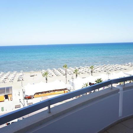 Lazuli Sea View Beachfront Ap 43 Ларнака Екстериор снимка