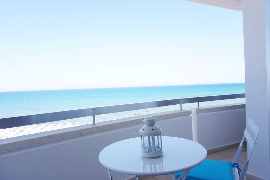 Lazuli Sea View Beachfront Ap 43 Ларнака Екстериор снимка