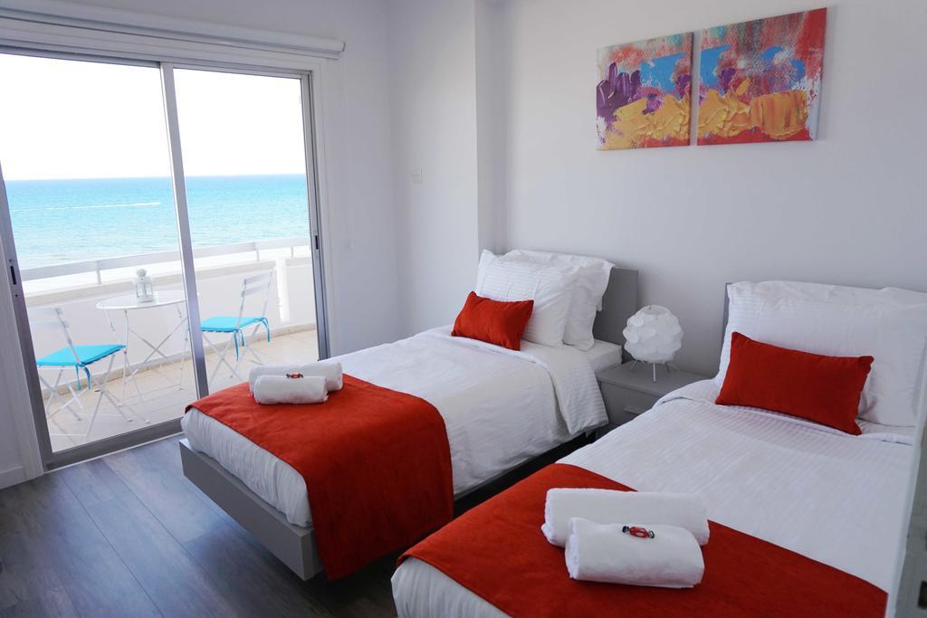 Lazuli Sea View Beachfront Ap 43 Ларнака Екстериор снимка